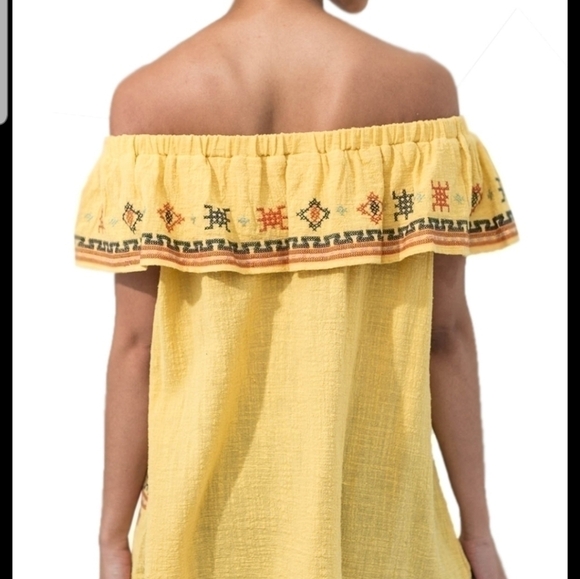 Easel Los Angeles Kylee Embroidered Top Red NWT - Picture 8 of 13